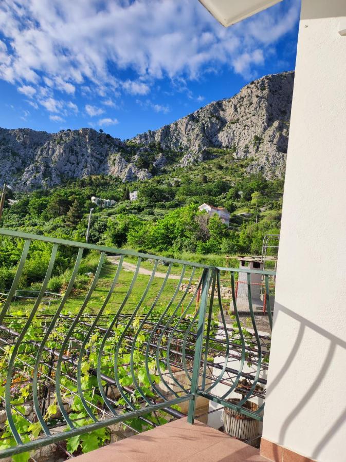 Apartment With 2 Balconies And Sea View Omis Exterior photo